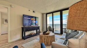 Smart TV, books, computer monitors - Quintessential Beachfront Condo escape right on the Sand with private balcony (New Smyrna Beach)