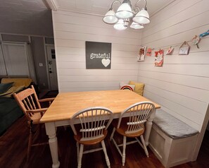 Dining - Match Day Cozy Cottage (Kansas City)