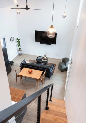 TV, offices - Little Blue @ Sun Painted Farm (Bentonville)