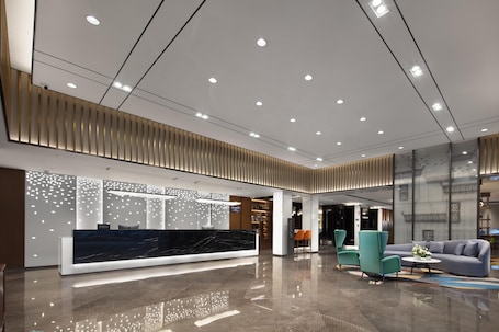 Lobby. Hampton by Hilton Shaoxing Ying'enmen