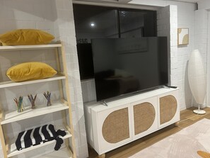 Interior - Where the Bush Meets the Beach: Nature’s Perfect Escape (Erina Heights)