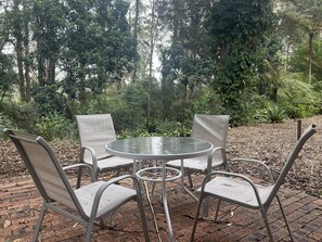 Outdoor dining - Where the Bush Meets the Beach: Nature’s Perfect Escape (Erina Heights)