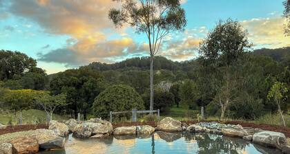 The Vale Casita & Animal Sanctuary, Fired Hot Tub + Natural Pool / Pet Friendly