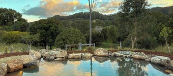 The Vale Casita & Animal Sanctuary, Fired Hot Tub + Natural Pool / Pet Friendly