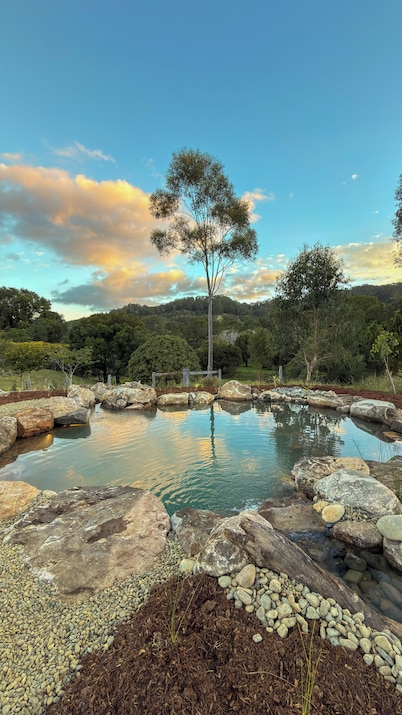 The Vale Casita & Animal Sanctuary, Fired Hot Tub + Natural Pool / Pet Friendly