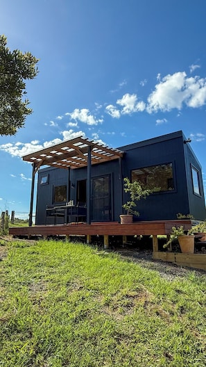 Property grounds - The Vale Casita & Animal Sanctuary, Fired Hot Tub + Natural Pool / Pet Friendly (Middle Pocket)