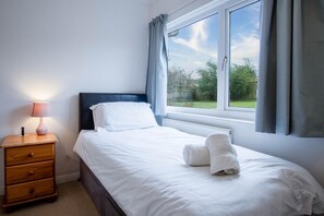 WiFi, bed sheets - Glan Heulog - 3 Bed Holiday Home - Saundersfoot (Saundersfoot)