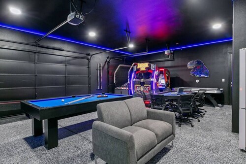 Cancun: Epic Game room, near Coachella Festival!