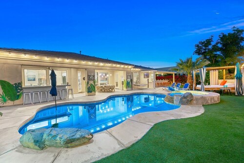 CANCUN: EPIC GAME ROOM, NEAR COACHELLA FESTIVAL!