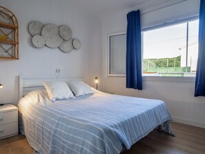 Room - Ref. ESPLAI : apartment with parking, pool and tennis. (Escala (L'))