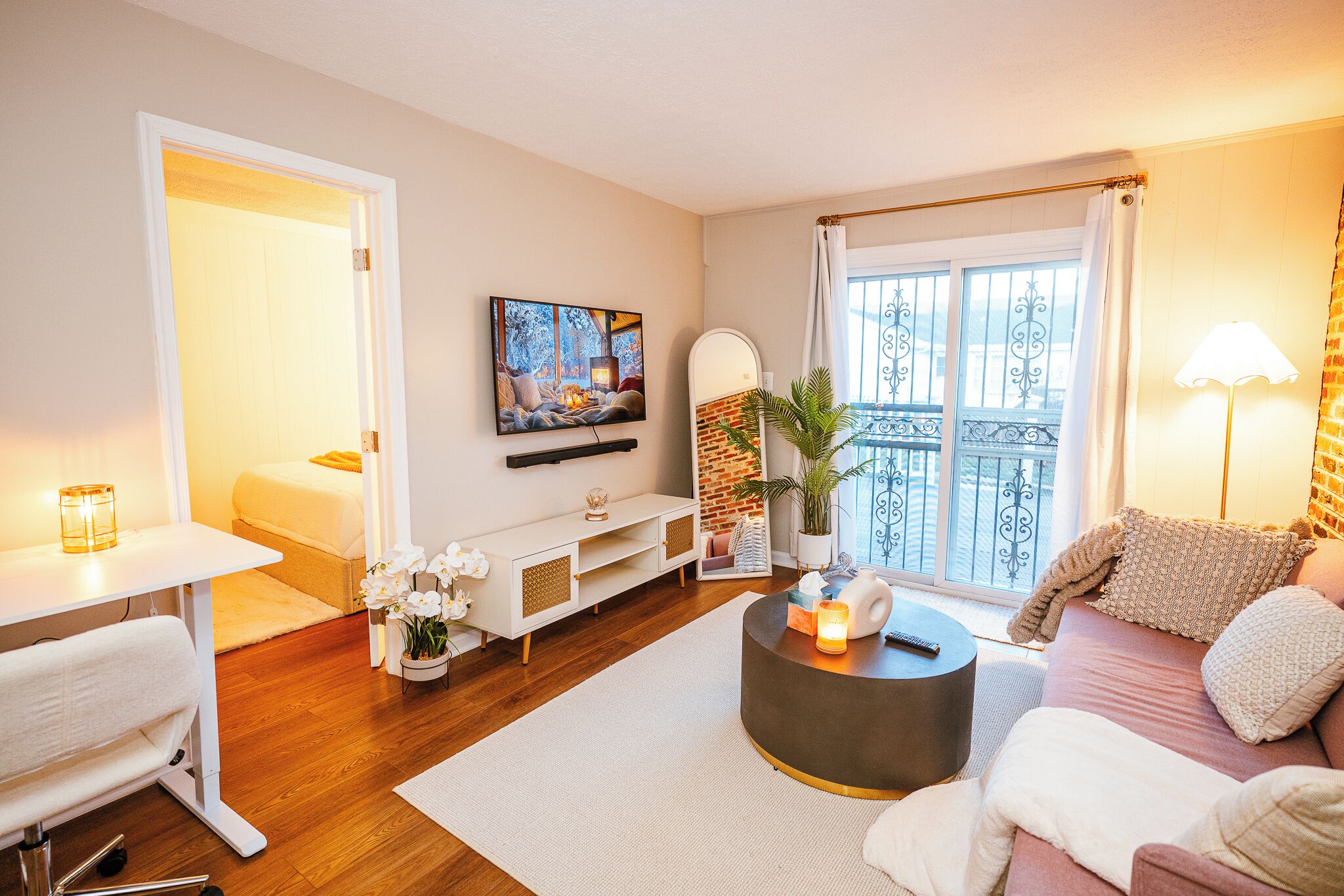 2 bedrooms, iron/ironing board, WiFi