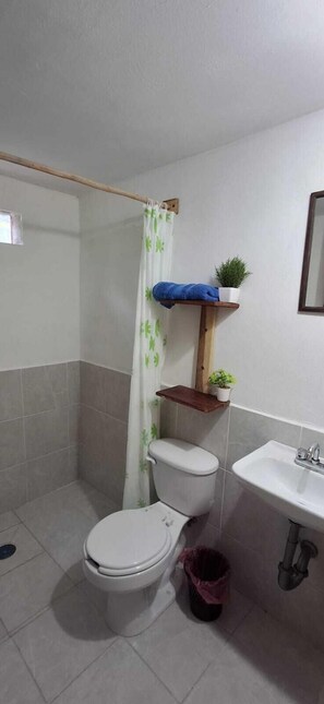 Comfort Room, Patio, Courtyard View | Bathroom | Shower, towels, soap, shampoo - Koten Naj (Calakmul)