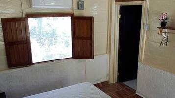 Kamar Comfort, patio, pemandangan halaman | Seprai linen