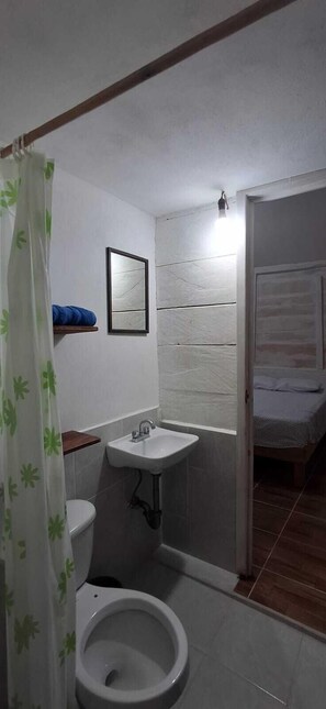 Basic Room, Patio, Courtyard View | Bathroom | Shower, towels, soap, shampoo - Koten Naj (Calakmul)