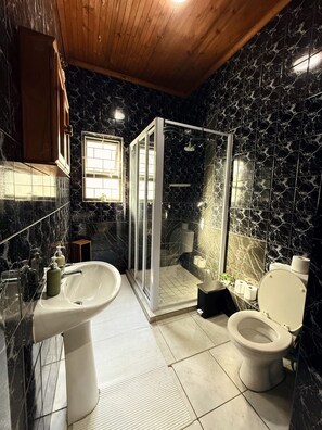 Suihku, bidee, pyyhkeet, saippua