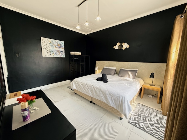 4 bedrooms, iron/ironing board, WiFi, bed sheets