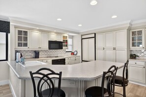 Fridge, microwave, oven, stovetop - Sandollar B304 New and stunning views! (Sanibel)