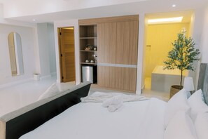 Suite, 1 King Bed, Private Bathroom, Sea View | Premium bedding, down comforters, blackout drapes, travel crib - Palms La Union Suites (San Juan)