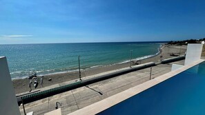 Front of property - Palms La Union Suites (San Juan)