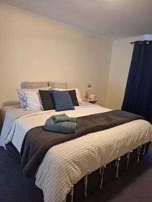 3 Schlafzimmer, Bügeleisen/Bügelbrett, Bettwäsche