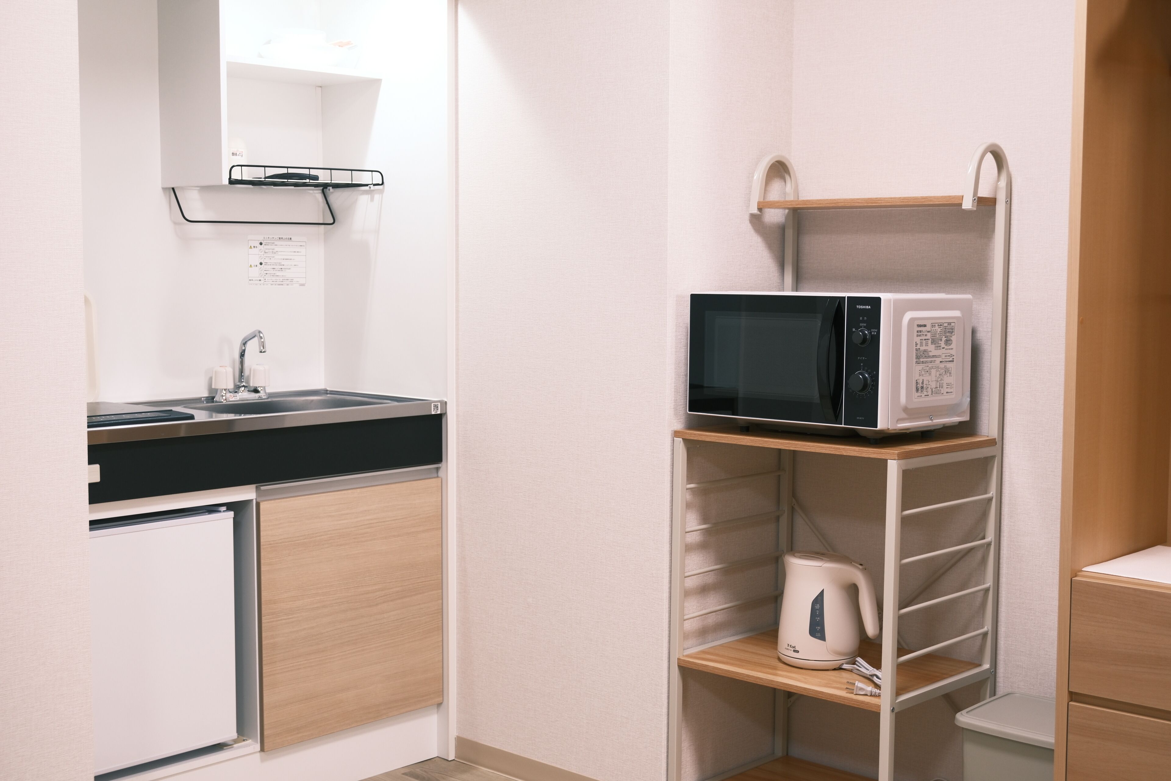 Deluxe Room, Balcony | Private kitchen | Mini-fridge, microwave, cookware/dishes/utensils