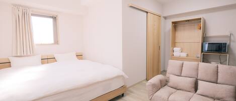 Deluxe Room, 1 King Bed, Balcony