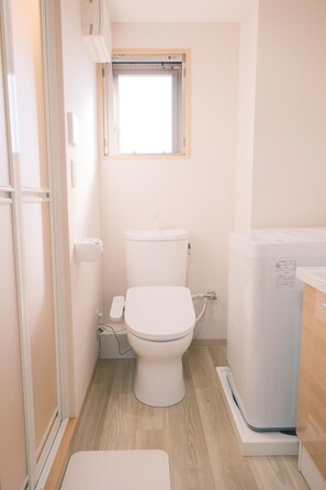 Deluxe Room, Balcony | Bathroom | Shower, free toiletries, hair dryer, towels - SDC Namba (Osaka)