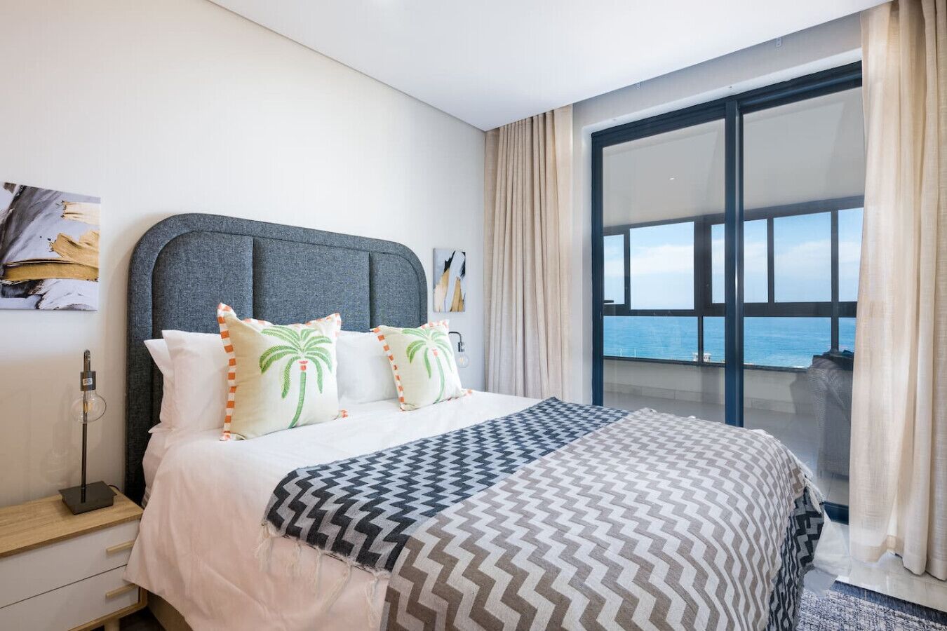 2 bedrooms, desk, WiFi
