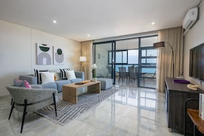 TV - Gorgeous 172 Spinnaker Two Bed with Sea Views (Durban)