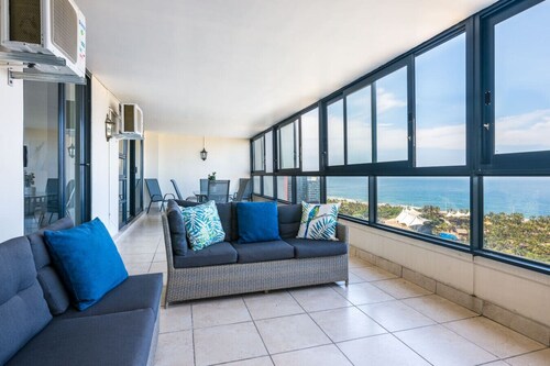 Gorgeous 172 Spinnaker Two Bed with Sea Views