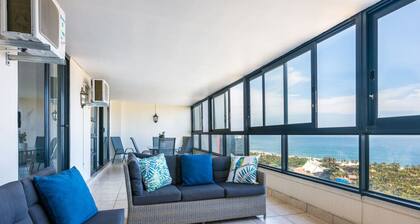Gorgeous 172 Spinnaker Two Bed with Sea Views