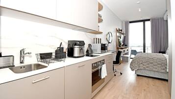 1 bedroom, desk, WiFi
