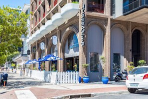 Exterior - Slick 406 Studio on 146 Main (Cape Town)