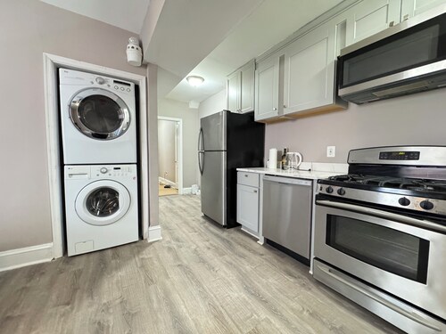 NICE 2-Bedroom APT Near transportation