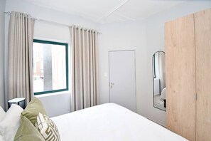 2 bedrooms, desk, WiFi - Stylish and Slick Two Bedroom In Circa Illovo (Johannesburg)