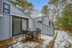 Outdoor dining - Easy Family Stay Steps from Popponesset (Mashpee)