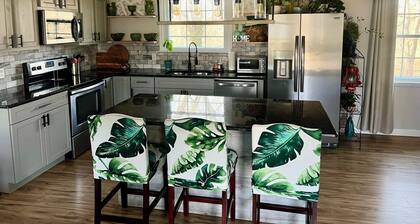 Nashville Retreat near BNA ~ Pet Friendly + Backyard BBQ