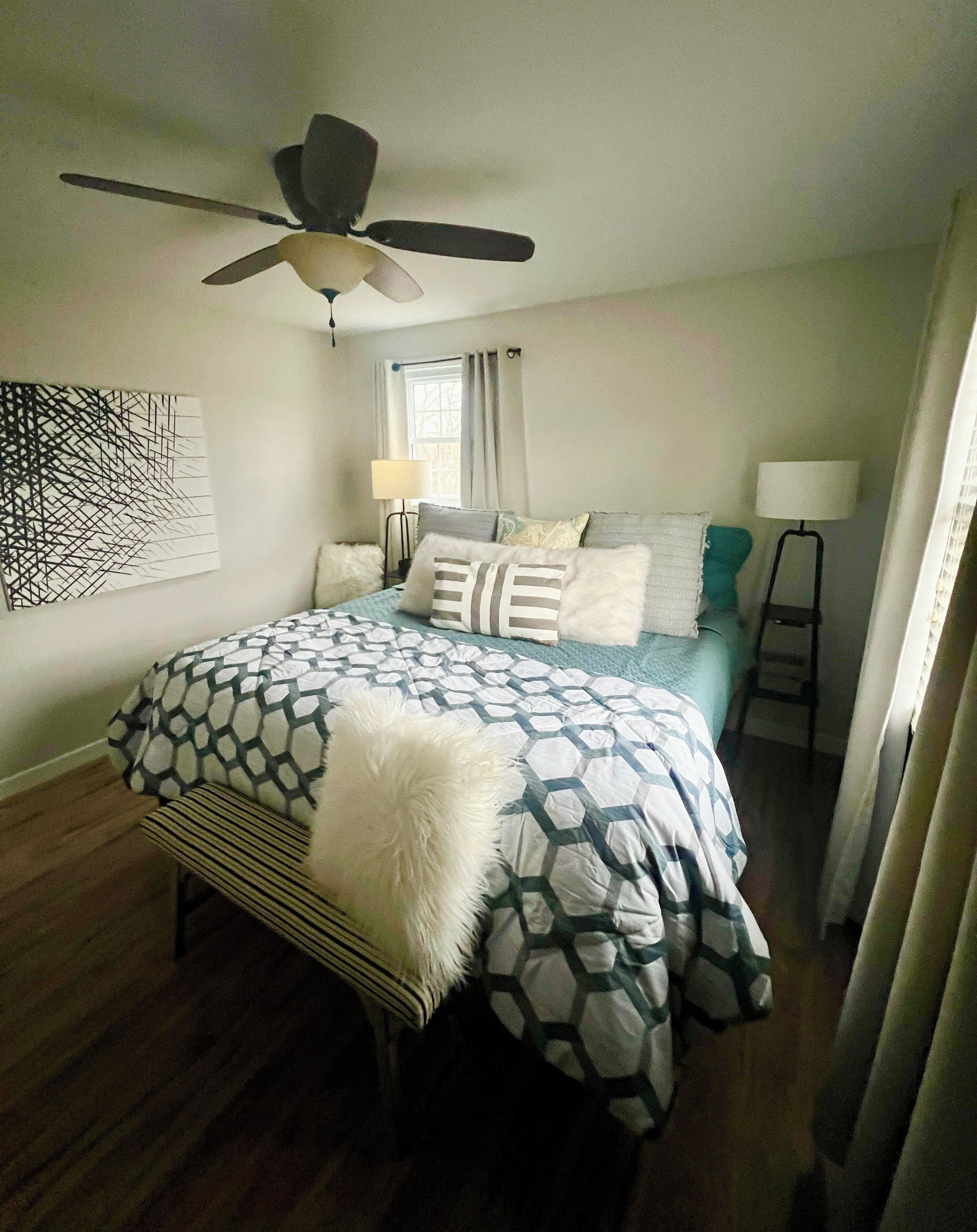 3 bedrooms, iron/ironing board, WiFi, bed sheets