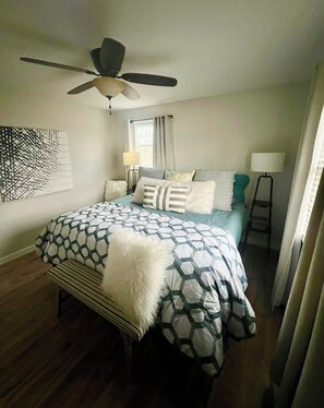 3 bedrooms, iron/ironing board, WiFi, bed sheets