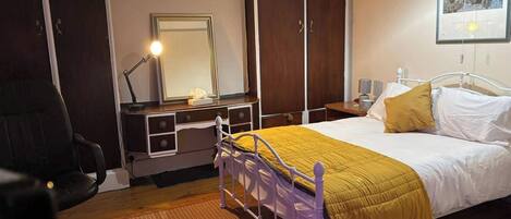 4 chambres, fer et planche à repasser, Wi-Fi, draps fournis