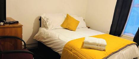 4 bedrooms, iron/ironing board, WiFi, bed sheets