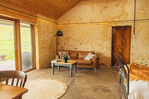 Stoney Creek Cottage Luxury Bed and Breakfast. Pet friendly