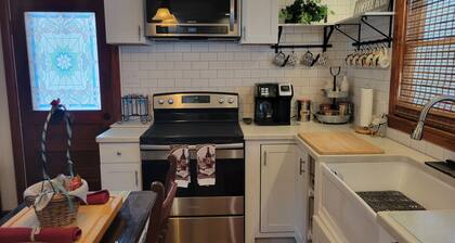 "The Wilt House" - Cozy Vintage Home by Charles Town, Casino & More!