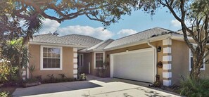 Exterior - St. Augustine's Best Kept Secret is Vilano Beach!! 3BR/3BA
3 min walk to beach! (St. Augustine)
