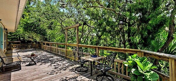 Terrace/patio - St. Augustine's Best Kept Secret is Vilano Beach!! 3BR/3BA
3 min walk to beach! (St. Augustine)