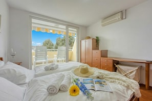 1 bedroom, free WiFi, bed sheets - Sunset Gold Suite Portoroz free parking, Portorož, Slovenia (Portorož)
