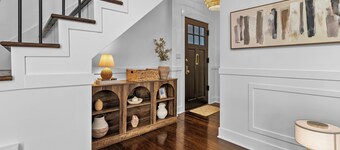 Luxury 4BR Home with Spa Tub & fire place Near UChicago & Obama Center