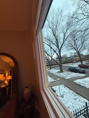 Interior - 4BR Retreat with Spa Tub + Private Backyard, Near University of Chicago and Lake (Chicago)