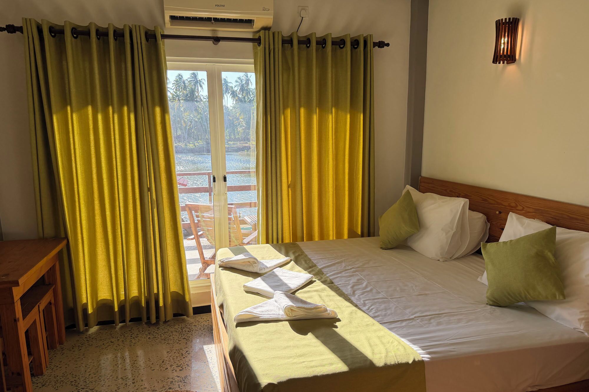 双人房（单人入住）, 阳台, 花园景观 | 办公桌、笔记本电脑工作区、熨斗/熨衣板、免费 WiFi