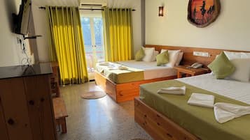 Double Room Single Use, Balcony, Garden View | Desk, laptop workspace, iron/ironing board, free WiFi